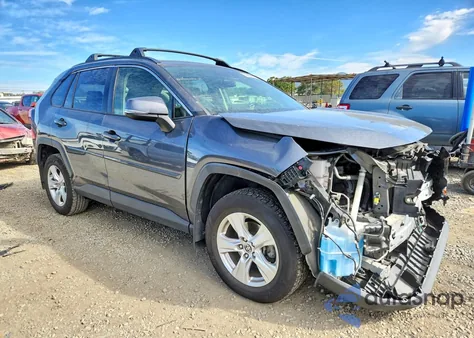 2020 Toyota Rav4 Xle z USA, uszkodzony, nr VIN JTMP1RFV0LD529447